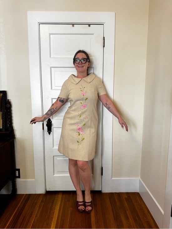 Vintage Dresses & Skirts - 60s Vintage Floral Linen Wiggle Dress